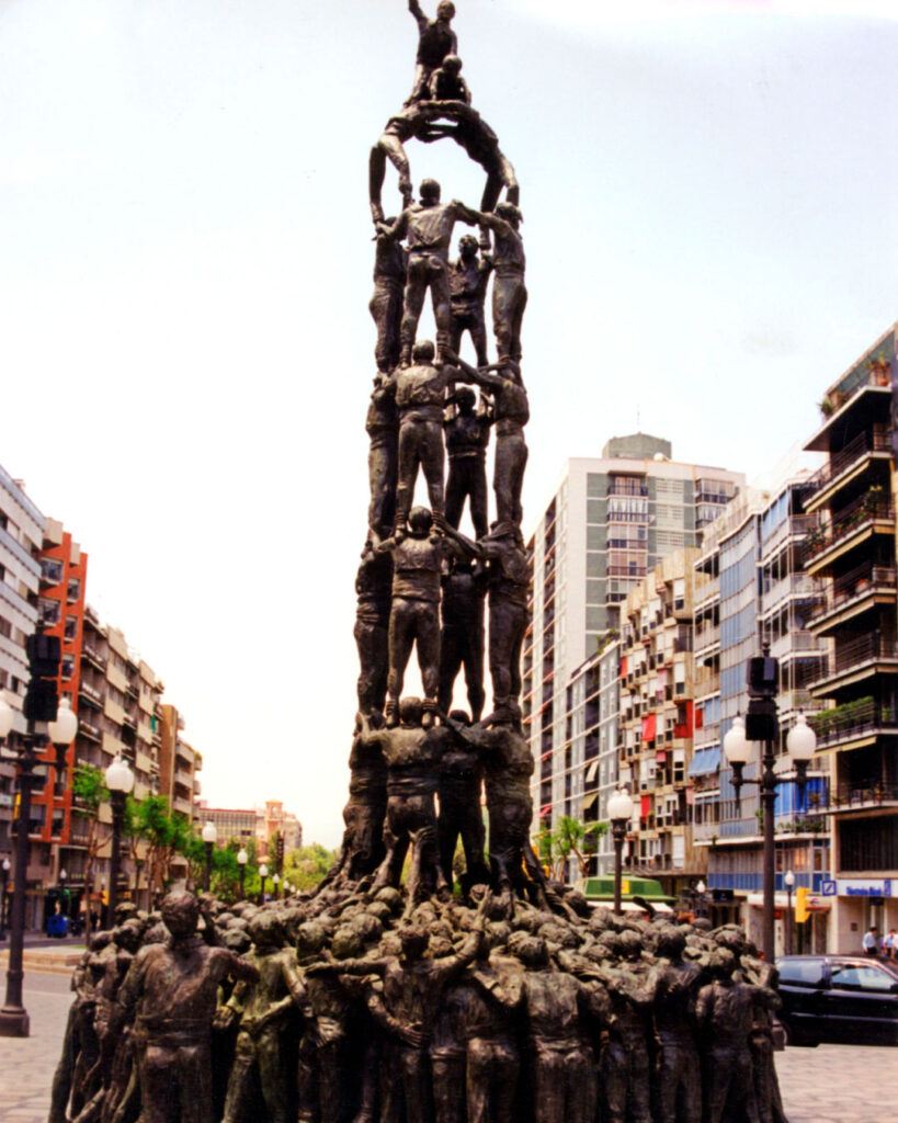 web_f_angles_monument_als_castellers_5